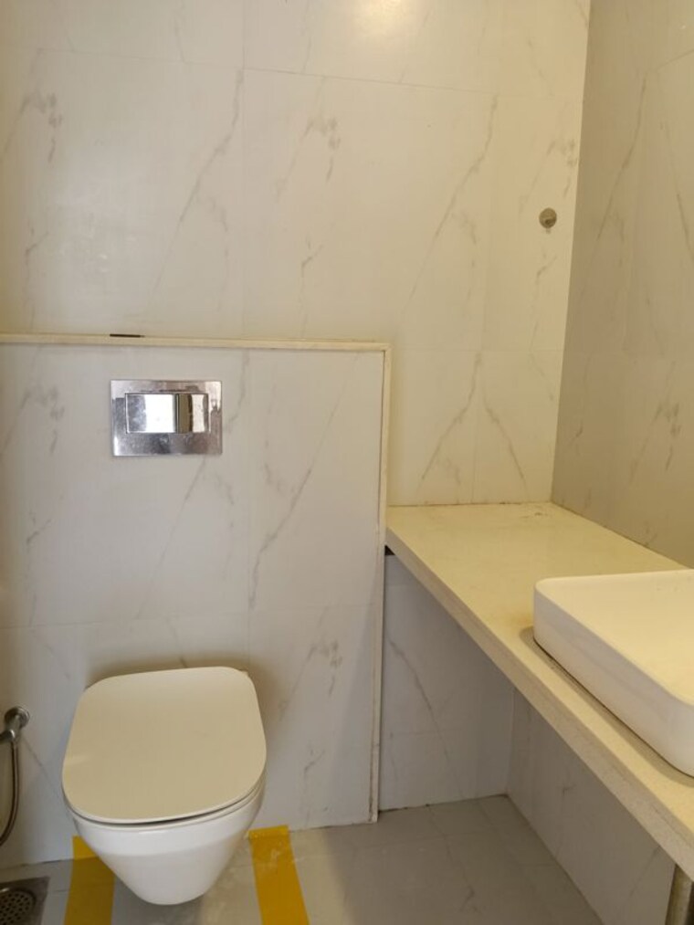 Bathroom, chandak-34-park-estate 2 Bedroom 550 Sq.Ft. Apartment In Goregaon West Mumbai 10636631