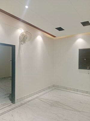 Room in 3 BHK Builder Floor at Huda – for Rent
