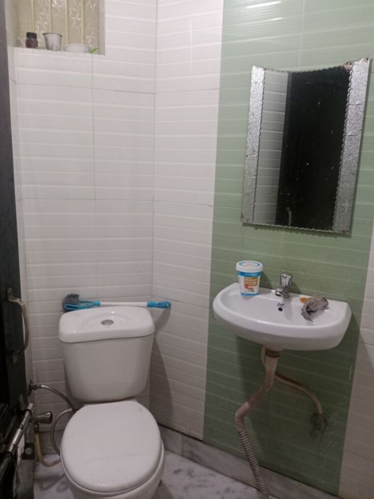 Bathroom, huda 3 Bedroom 1801 Sq.Ft. Builder Floor In Huda Panipat 10636634