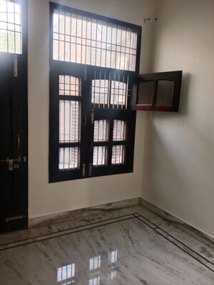 Room in 3 BHK Builder Floor at Huda – for Rent