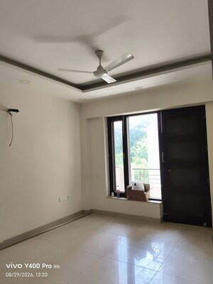 Room in 1.5 BHK Builder Floor at Vipul World Floors, Sector 48 – for Rent