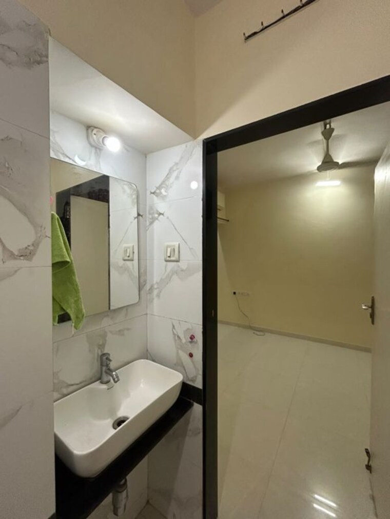 Bathroom, the-makwana-om-palace 1 Bedroom 410 Sq.Ft. Apartment In Malad West Mumbai 10636636