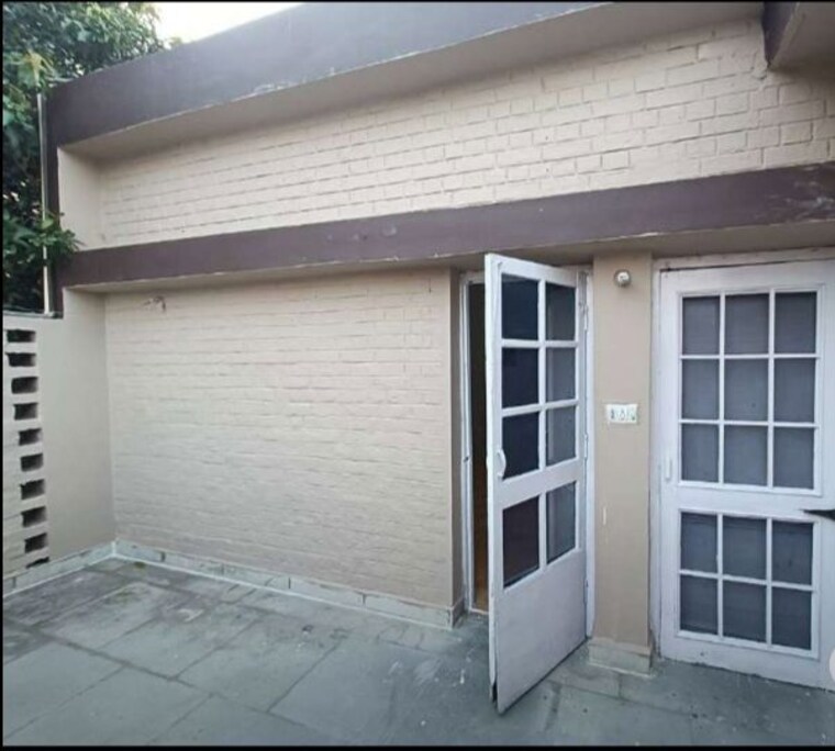 Room, sector 38 2 Bedroom 1000 Sq.Ft. Builder Floor In Sector 38 Chandigarh 10636665