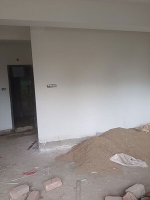 Room in 2 BHK Apartment at Alkapuri – for Sale