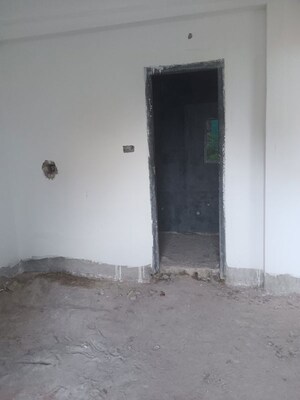 Room in 2 BHK Apartment at Alkapuri – for Sale