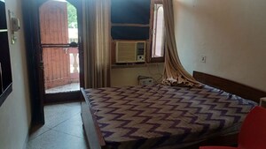 1 RK Builder Floor For Rent in Sector 11