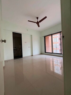 Room in 2.5 BHK Apartment at Siddharth Nagar CHS Goregaon, Goregaon West – for Rent
