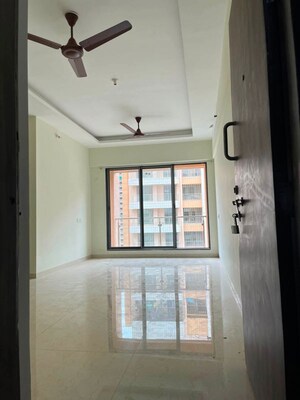Room in 2.5 BHK Apartment at Siddharth Nagar CHS Goregaon, Goregaon West – for Rent