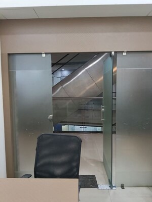  Office Space For Rent in Express Zone, Malad East