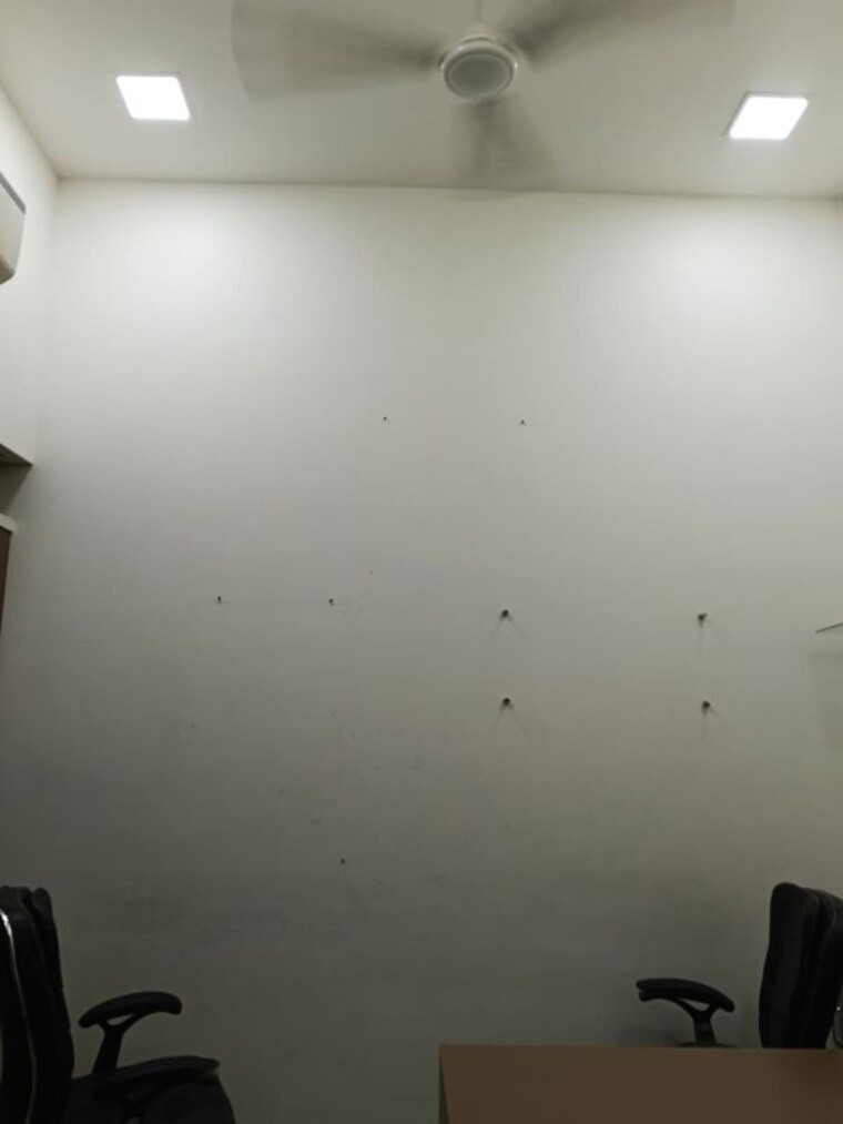 Room, express-zone Commercial Office Space 113 Sq.Ft. In Malad East Mumbai 10636709