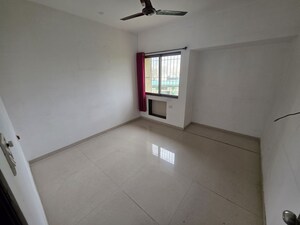 Room in 2 BHK Apartment at Cosmos Jewels, Ghodbunder Road – for Rent