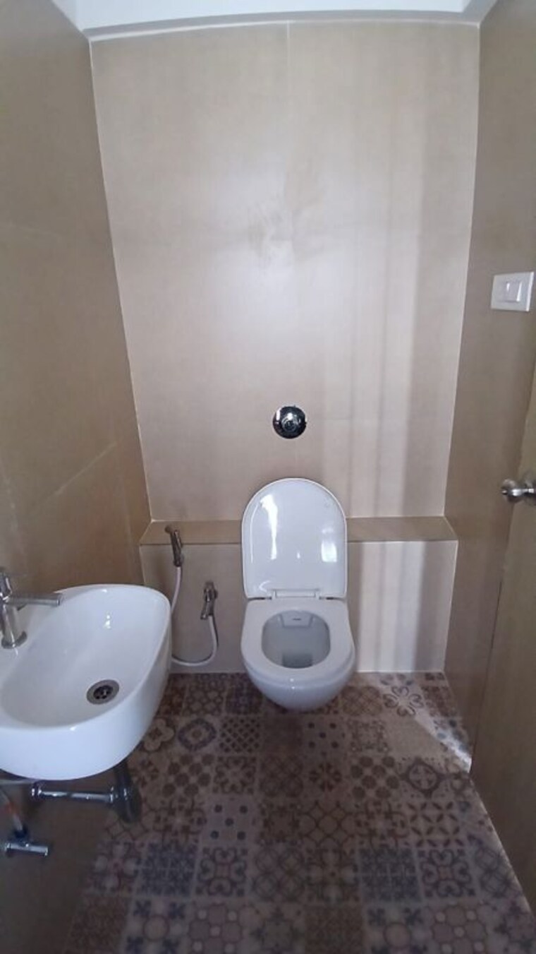 Bathroom, dgs-sheetal-dharmaraj 2 Bedroom 750 Sq.Ft. Apartment In Malad West Mumbai 10636710