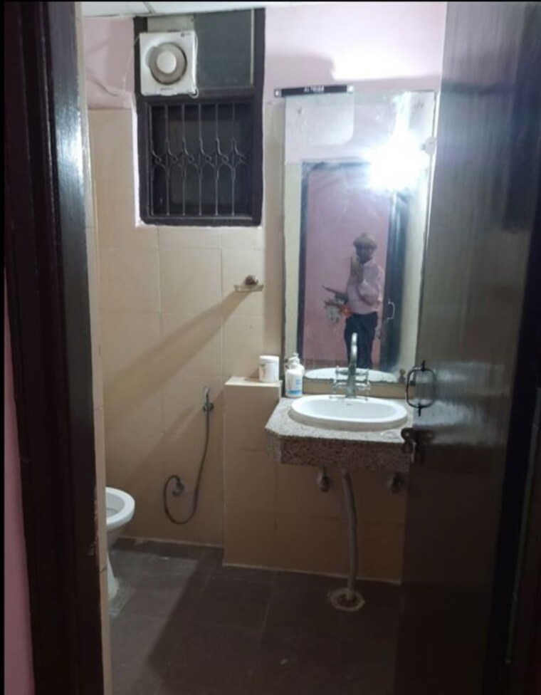 Bathroom, srs-royal-hills 3 Bedroom 1450 Sq.Ft. Apartment In Sector 87 Faridabad 10636707