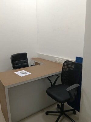  Office Space For Rent in Express Zone, Malad East