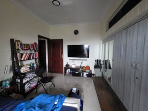 Team Area in 2 BHK Apartment at Raheja Interface Heights, Malad West – for Sale