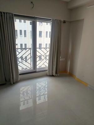 Room in 1 BHK Apartment at Vayuputra Trident, Santacruz West – for Sale