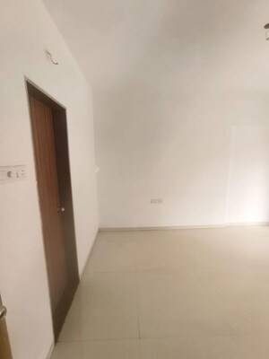 Room in 2 BHK Apartment at Avant Hillway, Goregaon East – for Rent