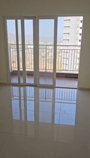 Room in 2.5 BHK Apartment at Kolte Patil R1 Life Republic, Hinjewadi – for Rent