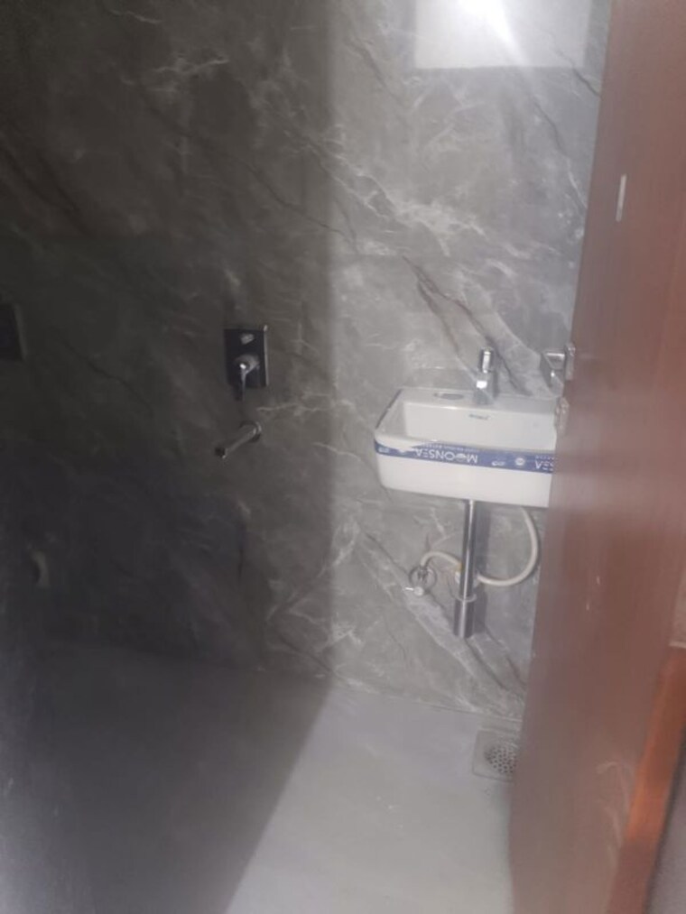 Bathroom, dadar west 1 Bedroom 650 Sq.Ft. Apartment In Dadar West Mumbai 10636792