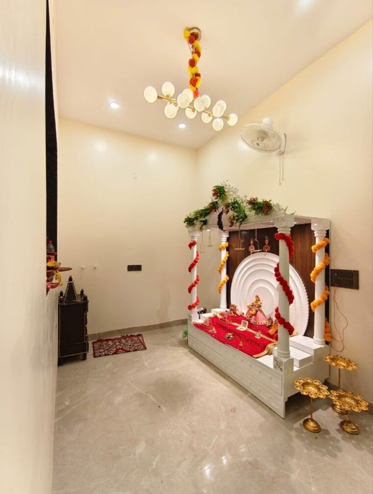 Room, sector 125 4 Bedroom 200 Sq.Yd. Independent House In Sector 125 Kharar 10636794