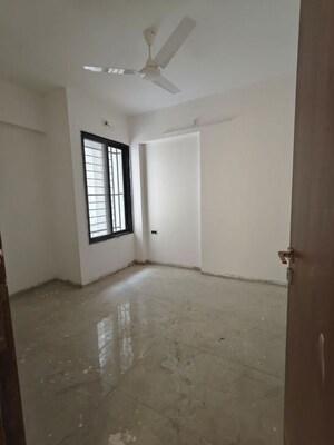 Room in 2 BHK Apartment at Unique Youtopia, Kharadi – for Rent