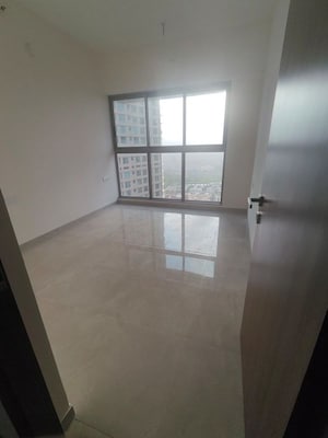 Room in 2 BHK Apartment at Sheth Auris Bliss, Malad West – for Sale