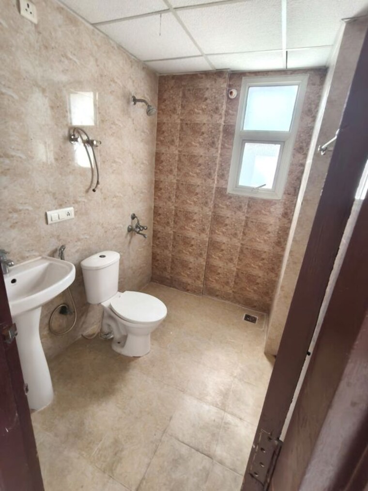 Bathroom, omaxe-r2 3 Bedroom 1850 Sq.Ft. Apartment In Gomti Nagar Lucknow 10636839