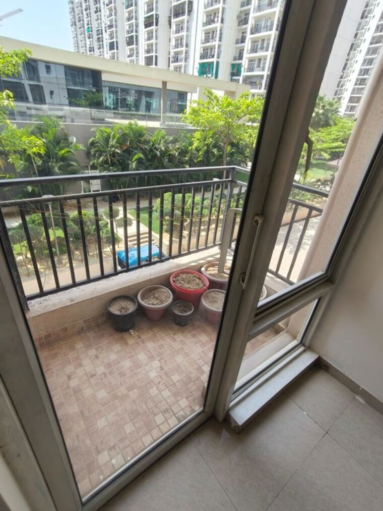 Balcony, omaxe-r2 3 Bedroom 1850 Sq.Ft. Apartment In Gomti Nagar Lucknow 10636839