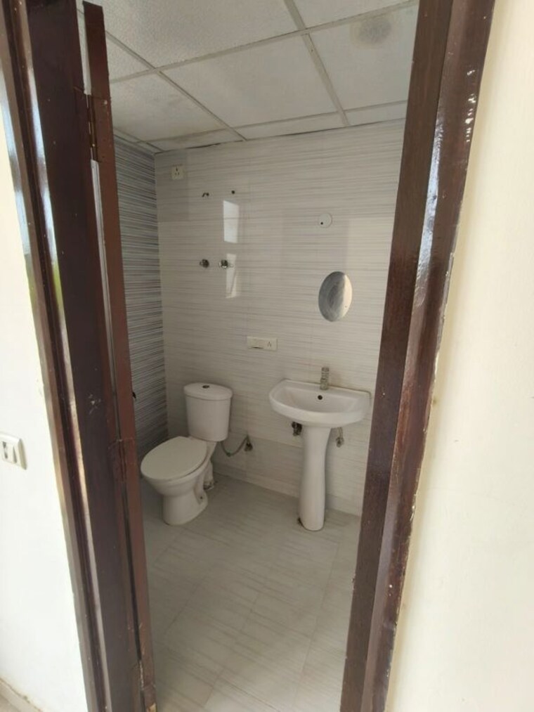 Bathroom, omaxe-r2 3 Bedroom 1850 Sq.Ft. Apartment In Gomti Nagar Lucknow 10636839