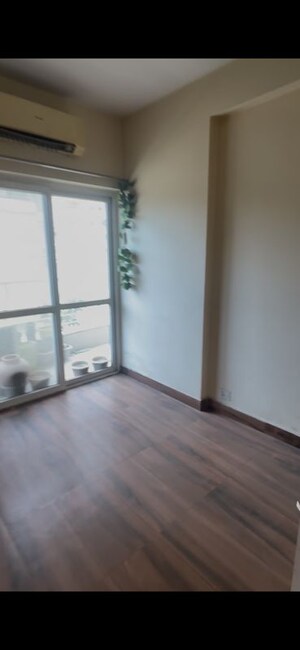 Room in 3 BHK Apartment at BPTP The Resort, Sector 75 – for Rent