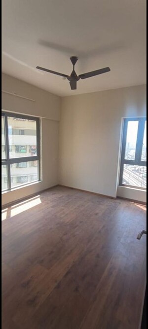 1 BHK Apartment For Rent in Siddha Sky, Sion