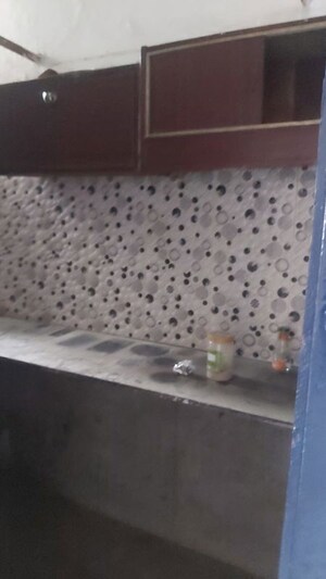 Bathroom in 1.5 BHK Apartment at Mayur Vihar – for Rent