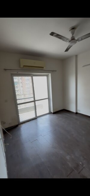 Room in 3 BHK Apartment at BPTP The Resort, Sector 75 – for Rent