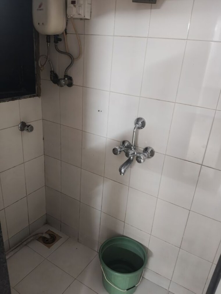 Bathroom, vitthal-krupa-building 1 RK 250 Sq.Ft. Apartment In Vakola Mumbai 10636926