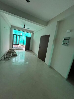 Room in 3 BHK Builder Floor at RPS Palm Drive, Sector 88 – for Sale