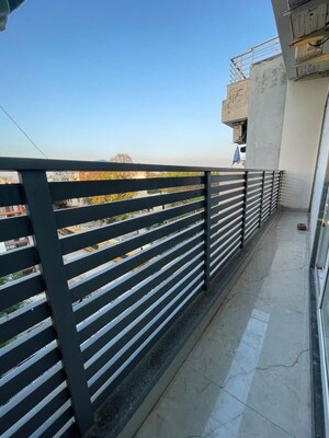 Balcony in 1 RK Builder Floor at Dlf City Phase 3 – for Rent