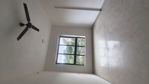 Room in 3 BHK Apartment at Shapoorji Pallonji Vicinia, Powai – for Rent