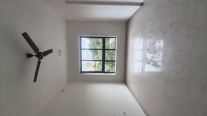 Room in 3 BHK Apartment at Shapoorji Pallonji Vicinia, Powai – for Rent