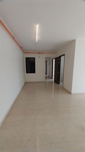 Room in 5 BHK Apartment at Kalpataru Magnus, Bandra East – for Rent