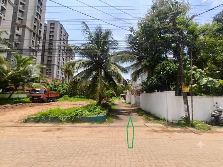 Garden, panampilly nagar Commercial Office Space 2600 Sq.Ft. In Panampilly Nagar Kochi 10637010