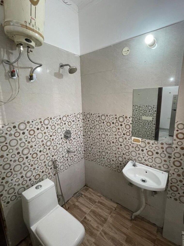 Bathroom, sector 52 1 RK 350 Sq.Ft. Builder Floor In Sector 52 Gurgaon 10636999