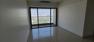 Room in 3 BHK Apartment at Kalpataru Magnus, Bandra East – for Rent