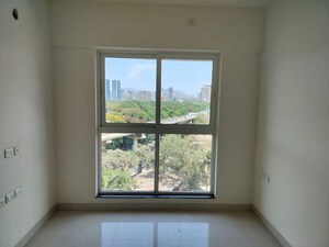 Room in 2 BHK Apartment at Sheth Montana, Mulund West – for Rent