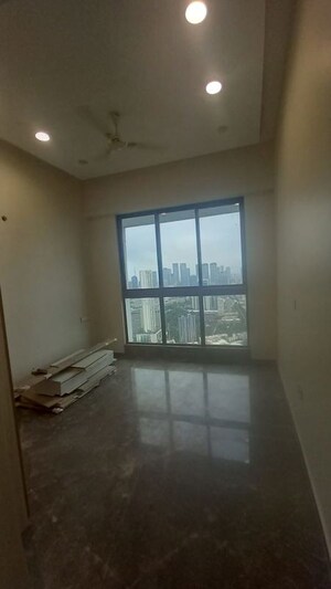 Room in 3 BHK Apartment at Prestige Jasdan Classic, Mahalaxmi – for Rent