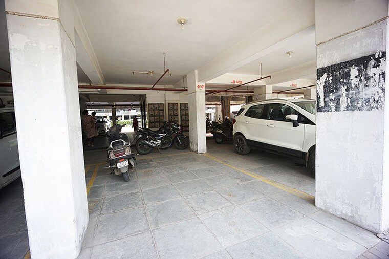  Parking, new ranip 3 Bedroom 178 Sq.Yd. Apartment In New Ranip Ahmedabad 10637046