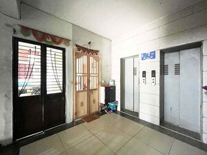 Room in 3 BHK Apartment at New Ranip – for Sale