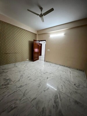 Room in 3 BHK Independent House at Sector 44 – for Rent