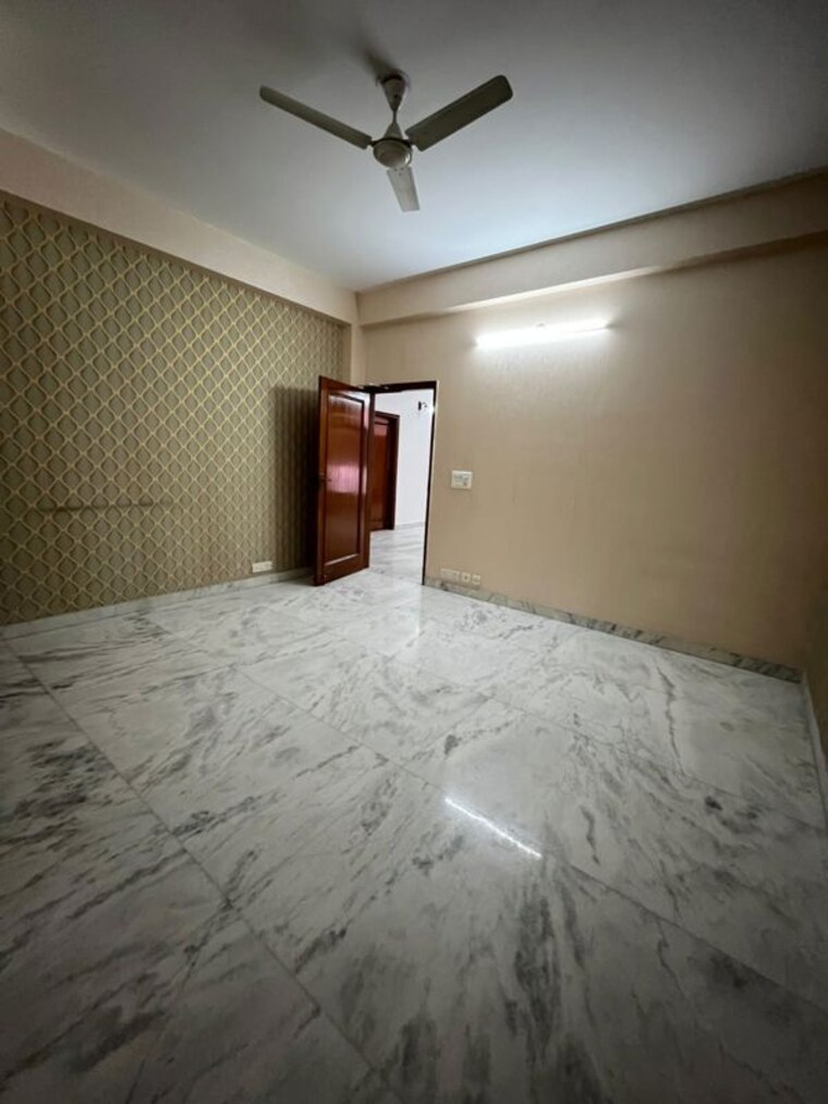 Room, sector 44 3 Bedroom 2800 Sq.Ft. Independent House In Sector 44 Noida 10637069