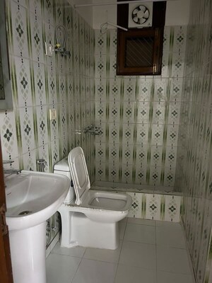 Bathroom in 3 BHK Independent House at Sector 44 – for Rent