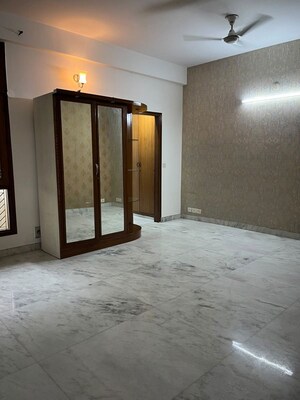 Room in 3 BHK Independent House at Sector 44 – for Rent